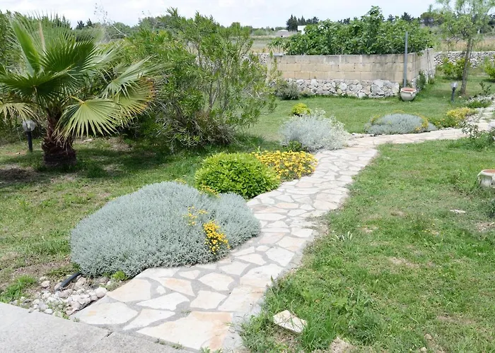 Messapiarooms アパート